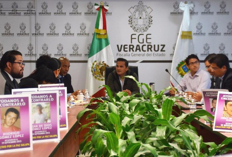 Atiende Fiscal General a Colectivo Por la Paz Xalapa
