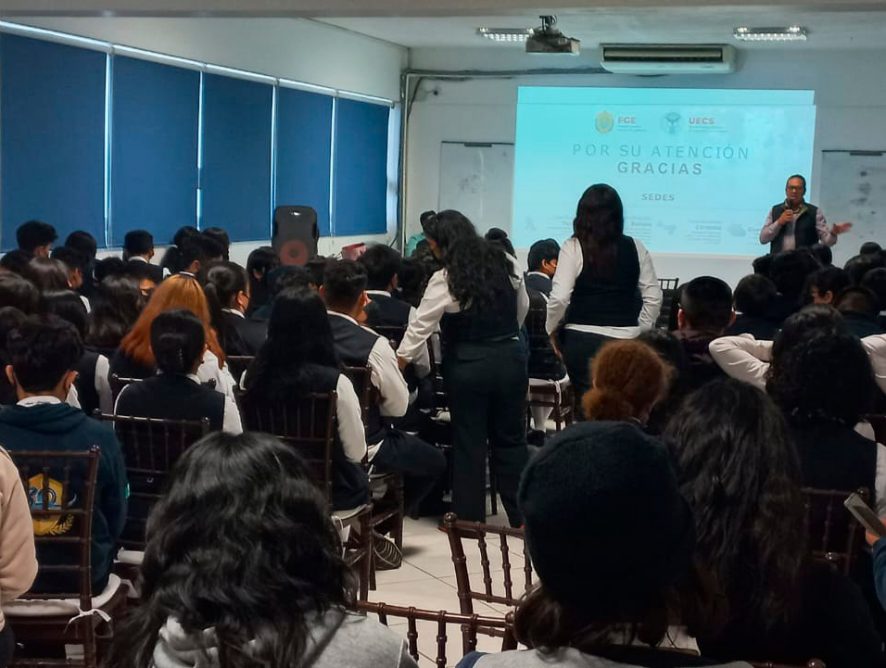 Capacita UECS a alumnos del Colegio Anglo Mexicano en prevención ante el engaño telefónico y extorsión