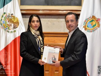 Entrega Fiscal General Verónica Hernández Giadáns Informe Anual de Actividades 2021 al  Poder Ejecutivo