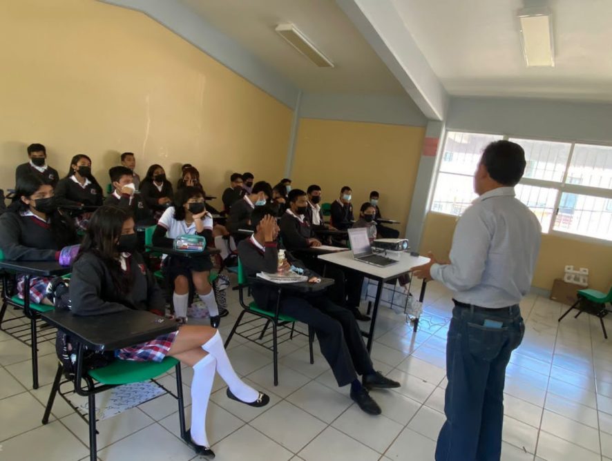 UECS capacita a alumnos de telebachillerato en prevención del delito de engaño telefónico.