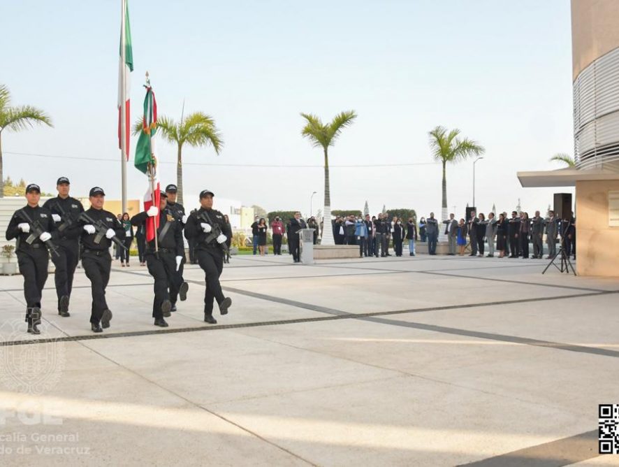 FISCAL GENERAL ENCABEZA CEREMONIA DE HONORES A LA BANDERA EN OFICINAS CENTRALES