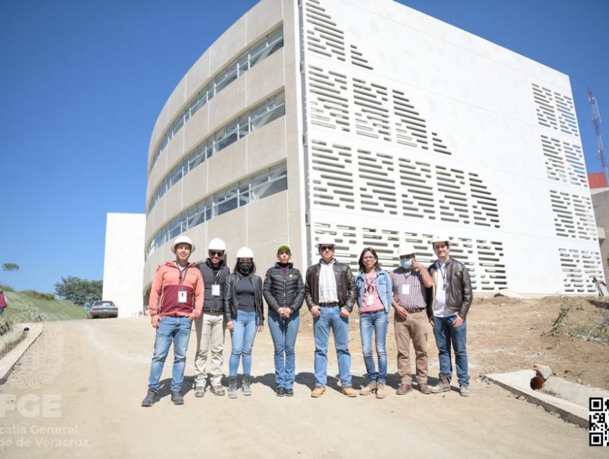 FISCAL GENERAL SUPERVISA OBRA DE EDIFICIOS ANEXOS A OFICINAS CENTRALES