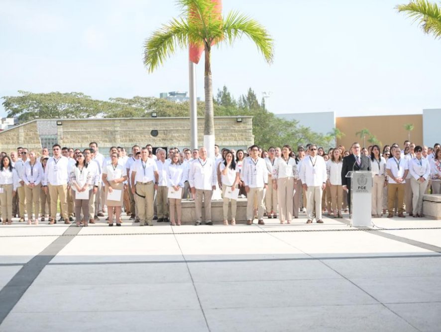 La Fiscal General encabeza Ceremonia de Honores a la Bandera en Oficinas Centrales