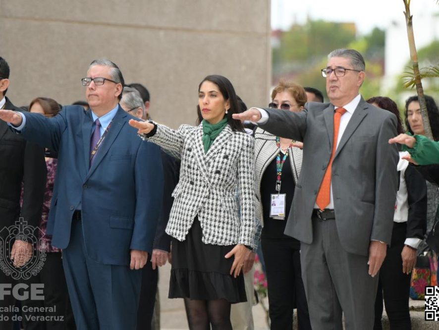 Fiscal General encabeza la Ceremonia de Honores a la Bandera en Oficinas Centrales