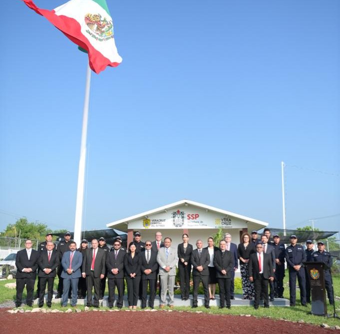 LA FISCAL GENERAL PRESIDE CEREMONIA DE HONORES A LA BANDERA