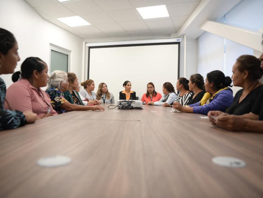 FISCAL GENERAL SE REÚNE CON INTEGRANTES DEL COLECTIVO “MADRES LUNA CÓRDOBA”