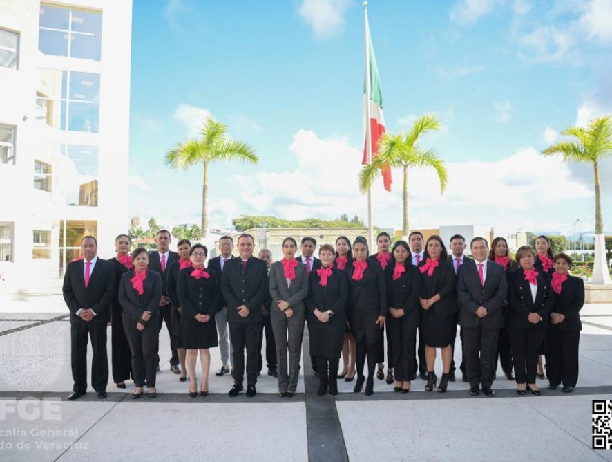 LA FISCAL GENERAL ENCABEZA CEREMONIA DE HONORES A LA BANDERA