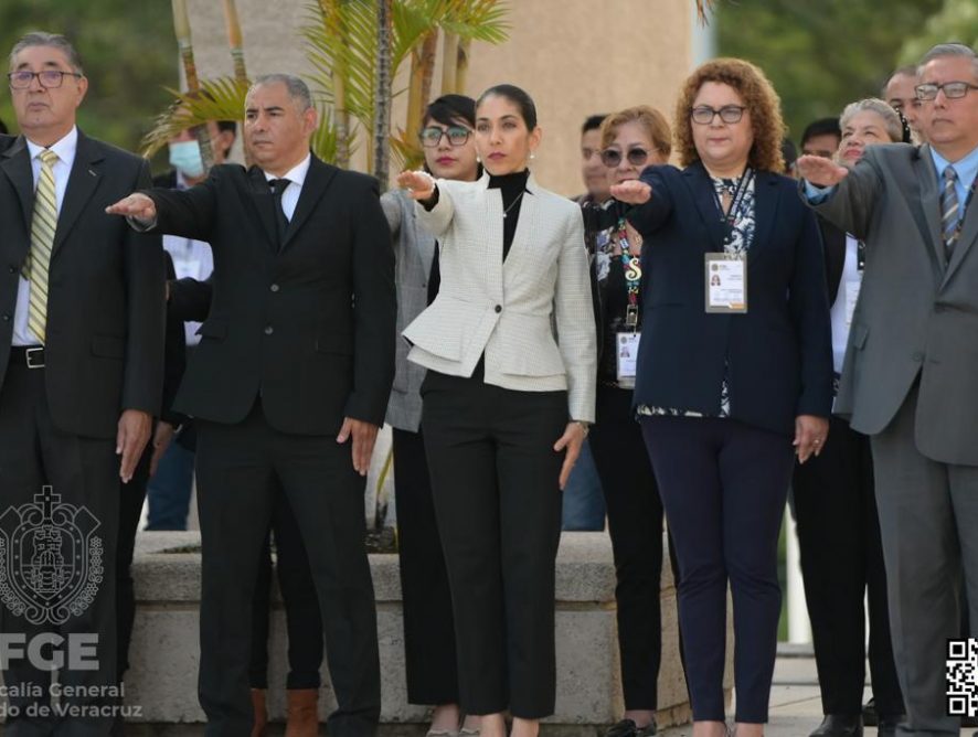 LA FISCAL GENERAL ENCABEZA CEREMONIA DE HONORES A LA BANDERA