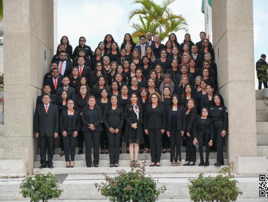 LA FISCAL GENERAL DEL ESTADO ENCABEZA LA CEREMONIA DE HONORES A LA BANDERA