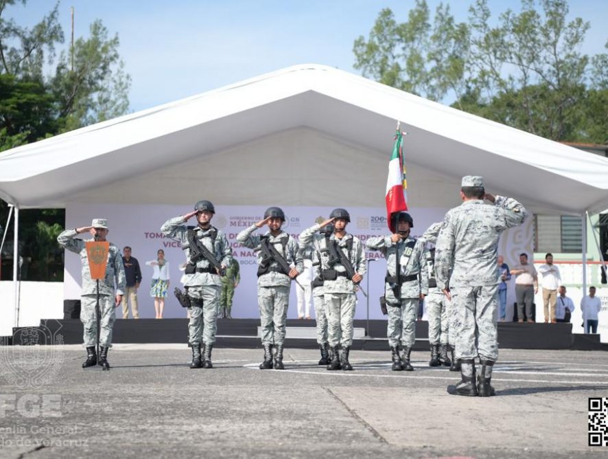 LA FISCAL GENERAL ASISTE A LA TOMA DE POSESIÓN DEL CARGO Y PROTESTA DE BANDERA DEL NUEVO COORDINADOR ESTATAL DE LA GUARDIA NACIONAL