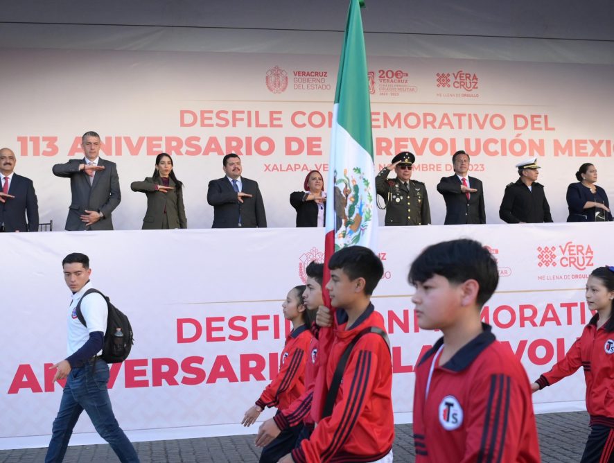 LA FISCAL GENERAL ASISTIÓ AL DESFILE CONMEMORATIVO POR EL 113 ANIVERSARIO DEL INICIO DE LA REVOLUCIÓN MEXICANA