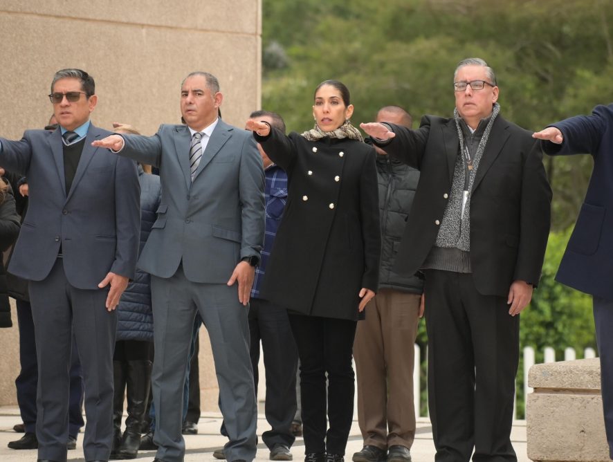 FISCAL GENERAL ENCABEZA CEREMONIA DE HONORES A LA BANDERA EN OFICINAS CENTRALES