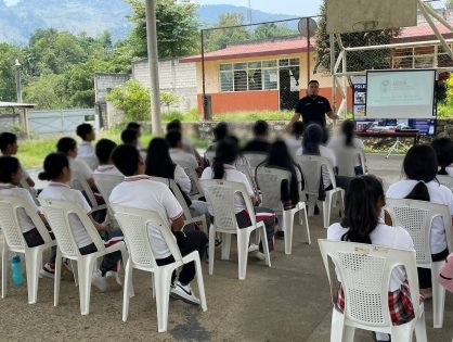 UECS realiza plática a alumnos de telebachillerato y recorrido junto a binomio canino “Ceus”