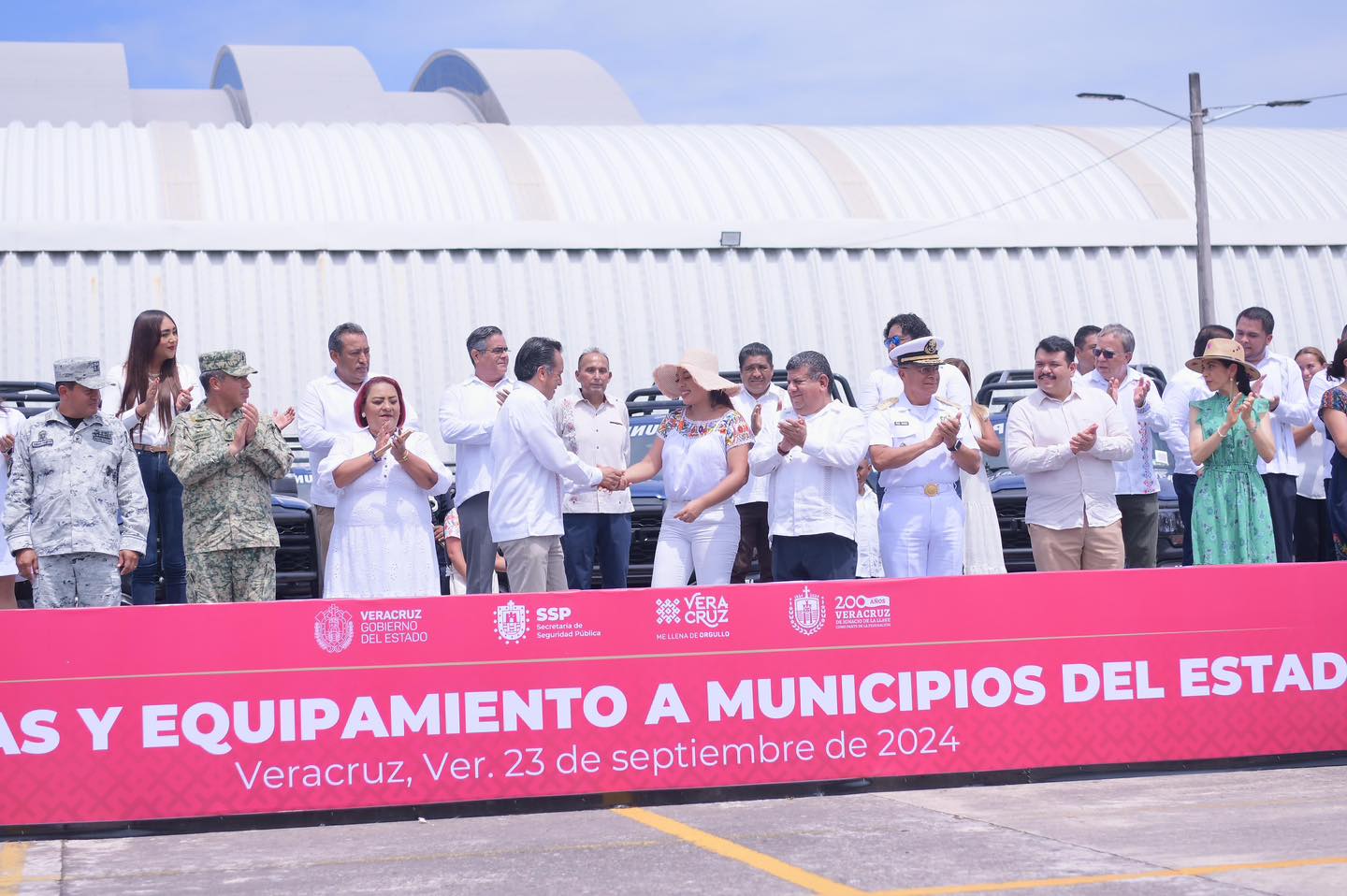 FISCAL GENERAL ASISTE A LA CEREMONIA DE ENTREGA DE PATRULLAS Y EQUIPAMIENTO A 31 MUNICIPIOS DEL ESTADO.