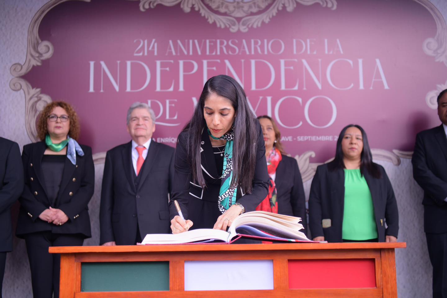 FISCAL GENERAL ENCABEZÓ LA GUARDIA DE HONOR POR EL 214 ANIVERSARIO DE LA INDEPENDENCIA DE MÉXICO