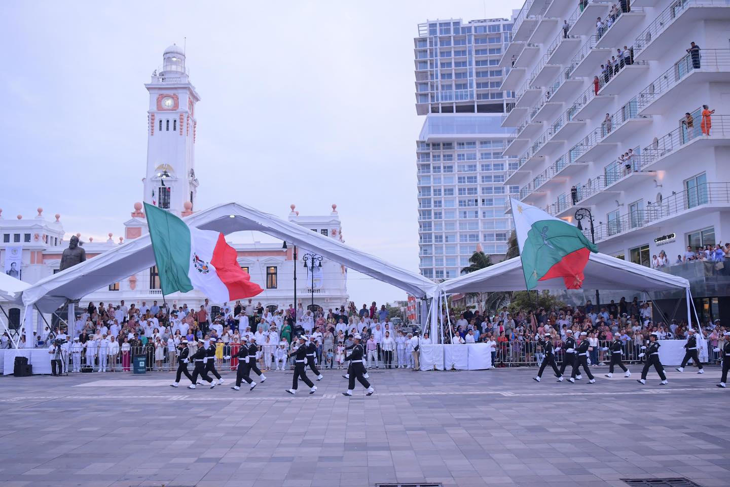 FISCAL GENERAL ASISTE A LA CEREMONIA Y DESFILE NAVAL CONMEMORATIVO AL BICENTENARIO DE LA PROMULGACIÓN DE LA CONSTITUCIÓN FEDERAL DE LOS ESTADOS UNIDOS MEXICANOS DE 1824 Y CREACIÓN DE LA ARMADA DE MÉXICO