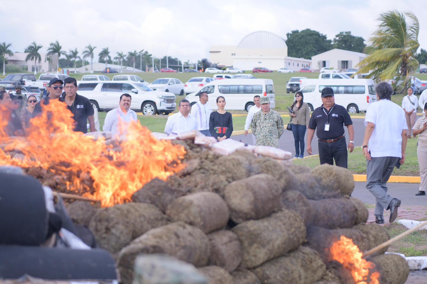 FISCAL GENERAL ASISTE A CEREMONIA DE INCINERACIÓN DE ENERVANTES