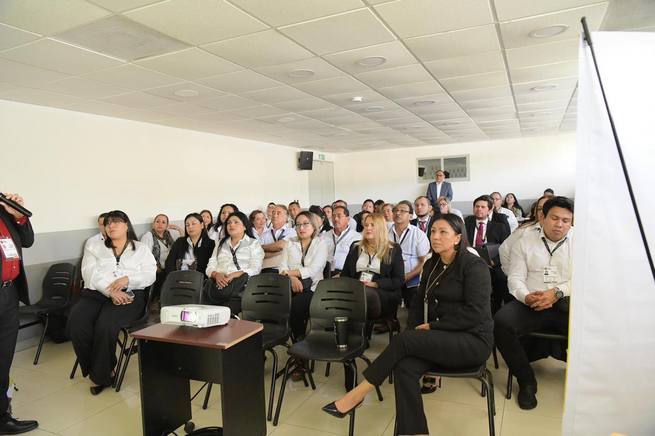 FISCAL GENERAL SOSTIENE REUNIÓN DE TRABAJO CON FACILITADORES Y MANDOS OPERATIVOS