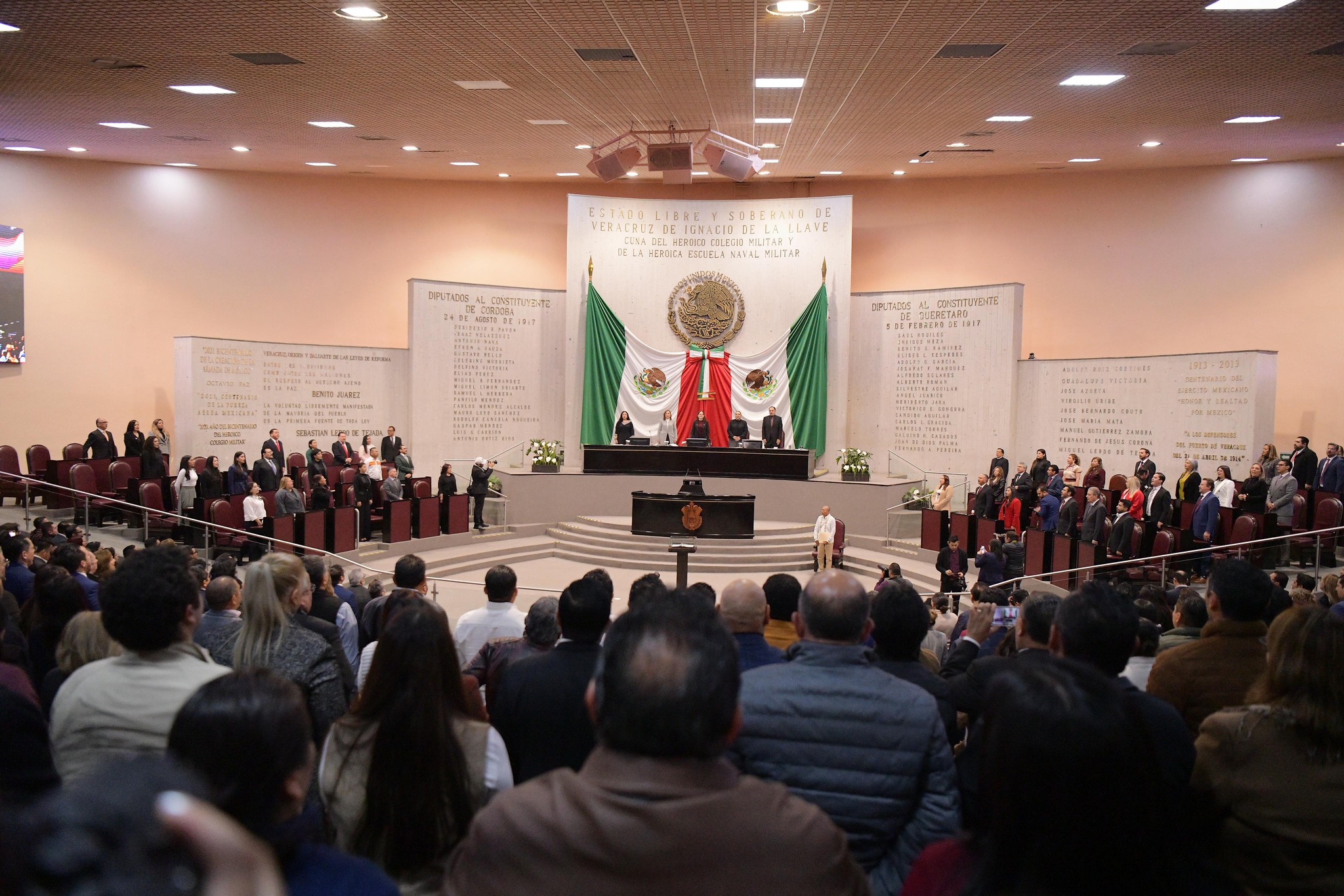 FISCAL GENERAL ASISTE A LA ENTREGA DE LA MEDALLA “ADOLFO RUIZ CORTINES”