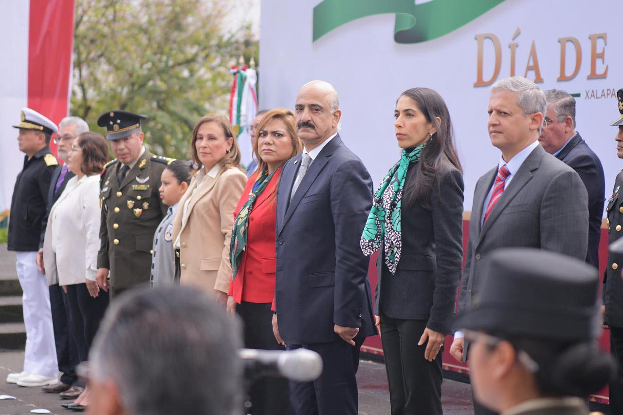 FISCAL GENERAL ASISTE A LA CEREMONIA CÍVICA CONMEMORATIVA POR EL DÍA DE LA BANDERA