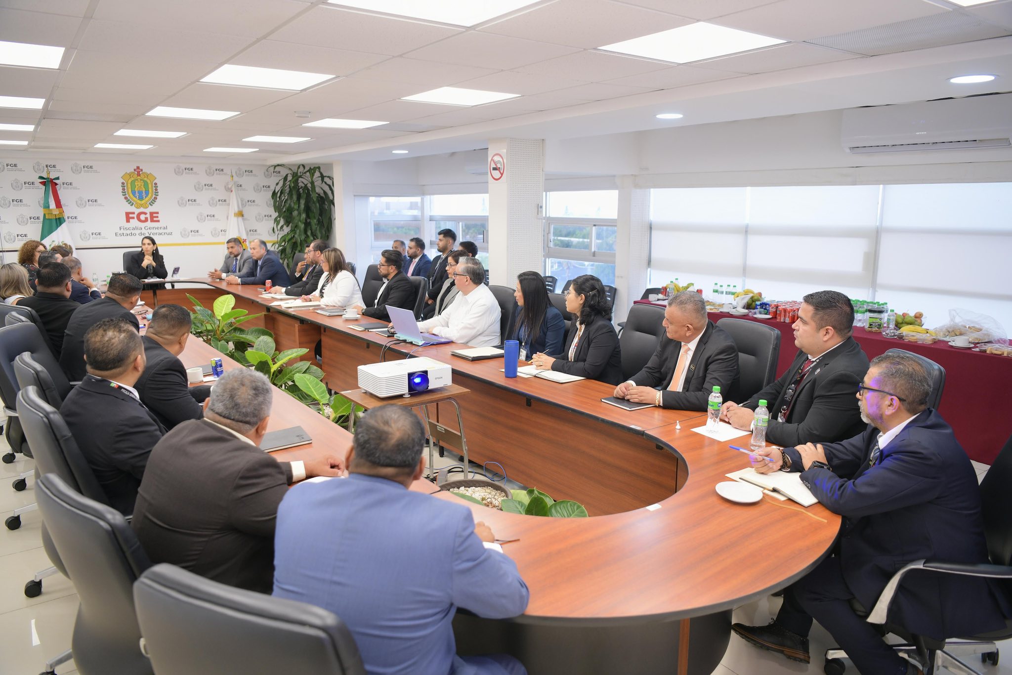 FISCAL GENERAL ENCABEZA REUNIÓN DE TRABAJO CON MANDOS OPERATIVOS Y FUNCIONARIOS DEL ORGANISMO AUTÓNOMO.