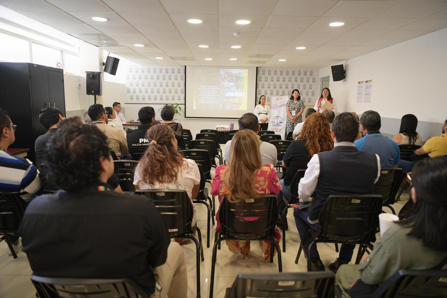 FGE imparte conferencia relacionada al Día Internacional de los Pueblos Indígenas