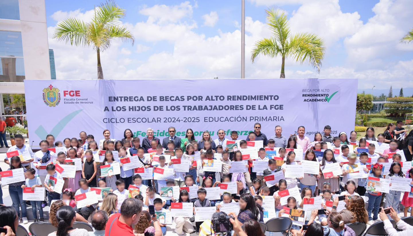 FISCAL GENERAL RESPALDA LA FORMACIÓN ACADÉMICA DE HIJAS E HIJOS DEL PERSONAL DE LA INSTITUCIÓN