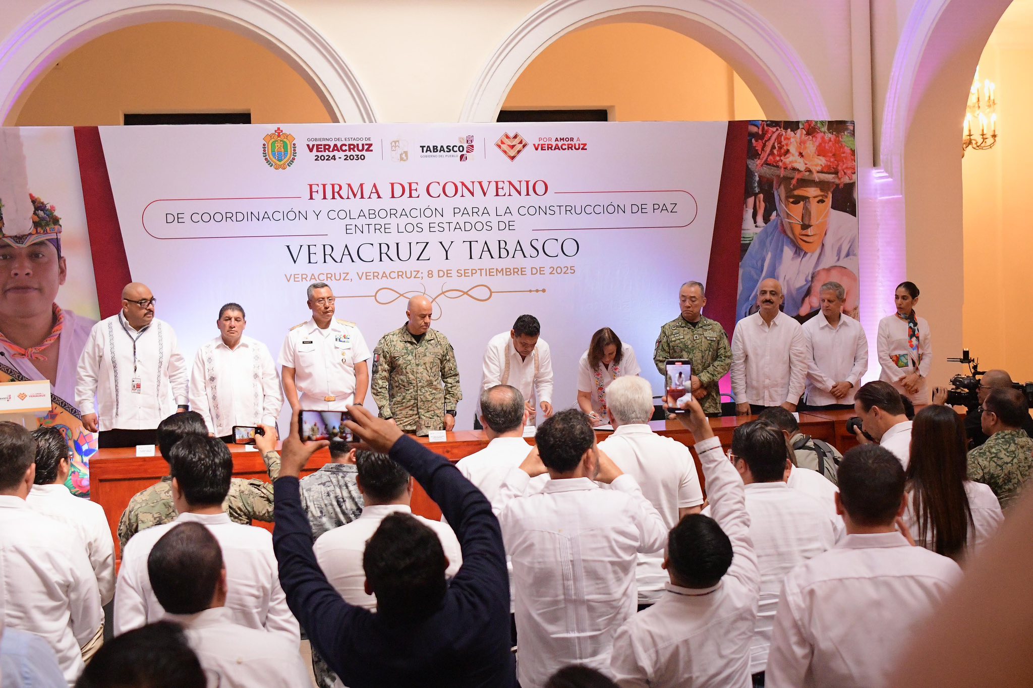 ASISTE FISCAL GENERAL A LA FIRMA DE CONVENIO DE COORDINACIÓN Y COLABORACIÓN PARA LA CONSTRUCCIÓN DE PAZ ENTRE LOS ESTADOS DE VERACRUZ Y TABASCO.