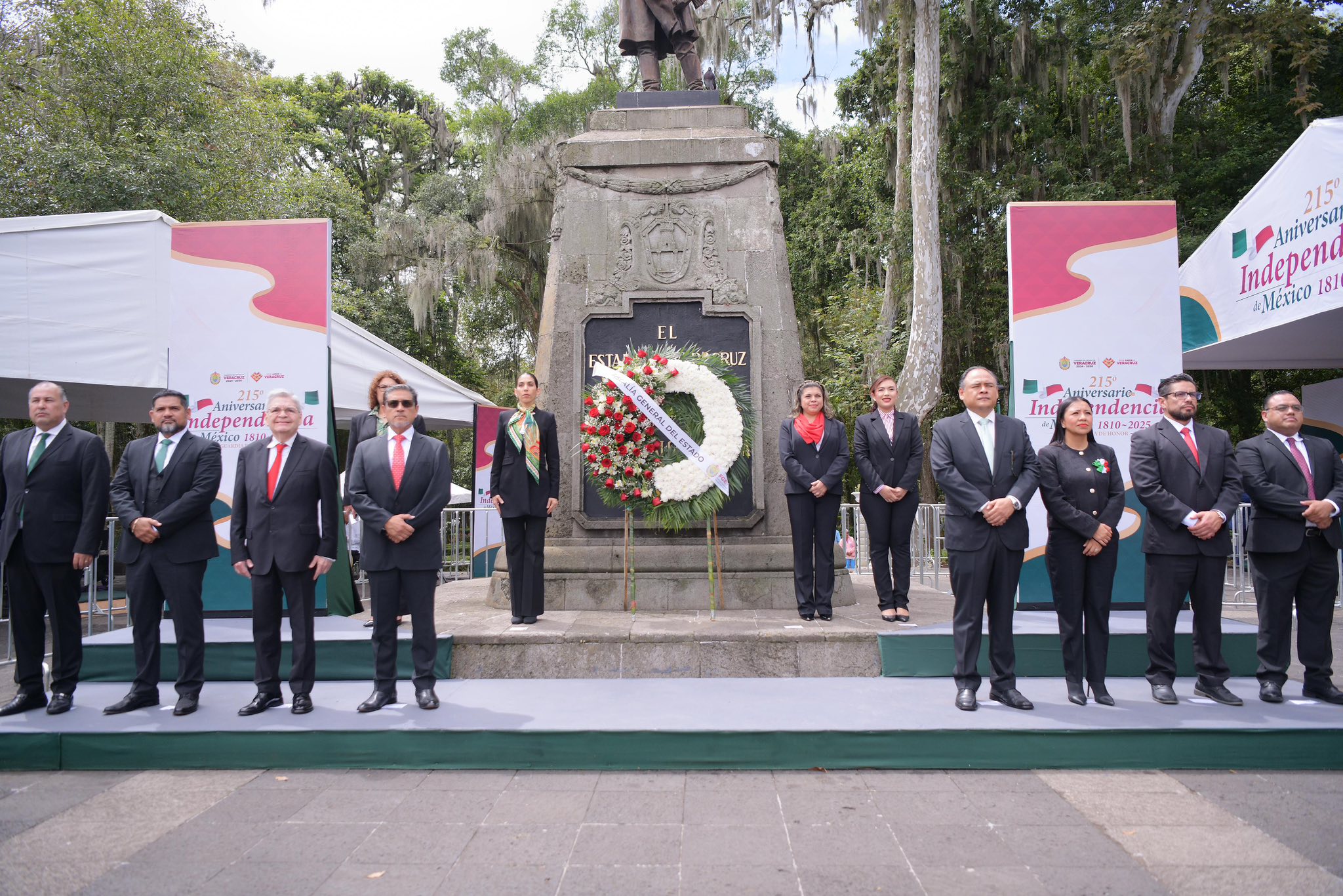 FISCAL GENERAL ENCABEZA LA GUARDIA DE HONOR POR EL 215 ANIVERSARIO DE LA INDEPENDENCIA DE MÉXICO