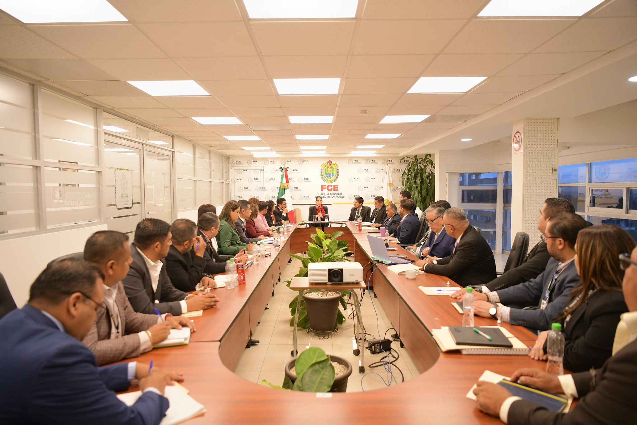 FISCAL GENERAL ENCABEZA REUNIÓN DE TRABAJO CON MANDOS OPERATIVOS Y FUNCIONARIOS DEL ORGANISMO AUTÓNOMO.