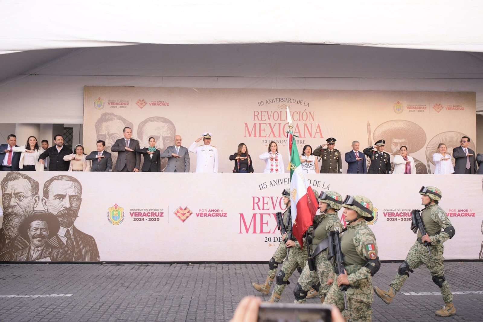 FISCAL GENERAL ASISTE AL DESFILE CONMEMORATIVO POR EL 115 ANIVERSARIO DEL INICIO DE LA REVOLUCIÓN MEXICANA