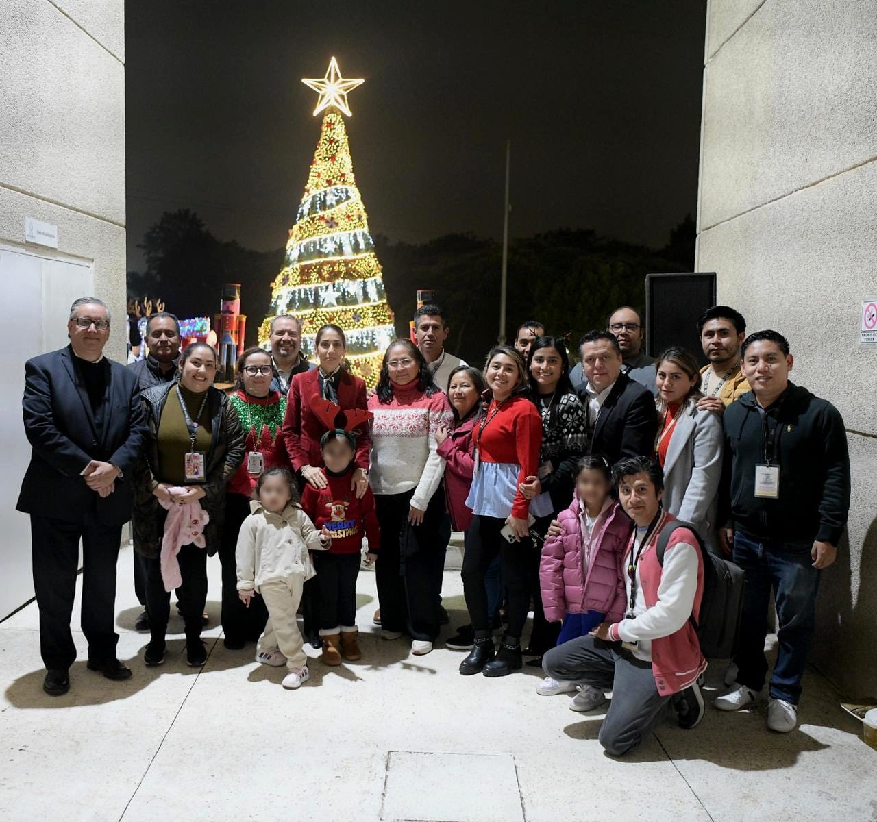 FISCAL GENERAL LLEVA A CABO EL ENCENDIDO DEL ÁRBOL DE NAVIDAD