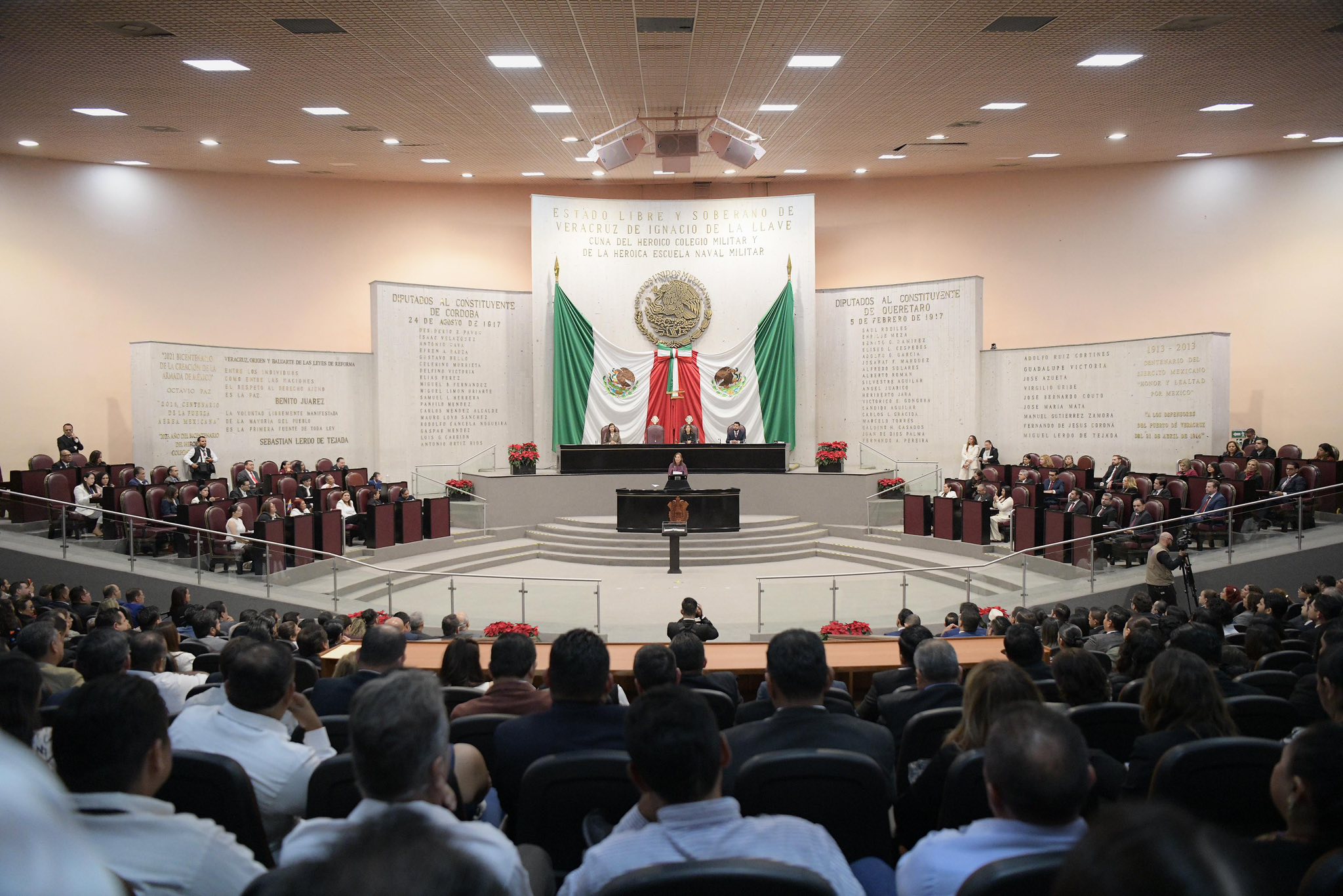 FISCAL GENERAL ASISTE A LA COMPARECENCIA DE LA GOBERNADORA DEL ESTADO.