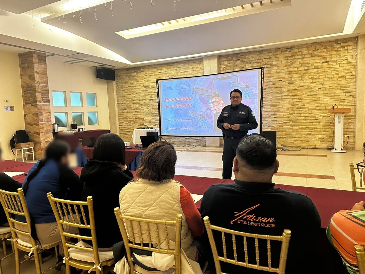 Imparte UECS plática relacionada con el engaño telefónico y extorsión