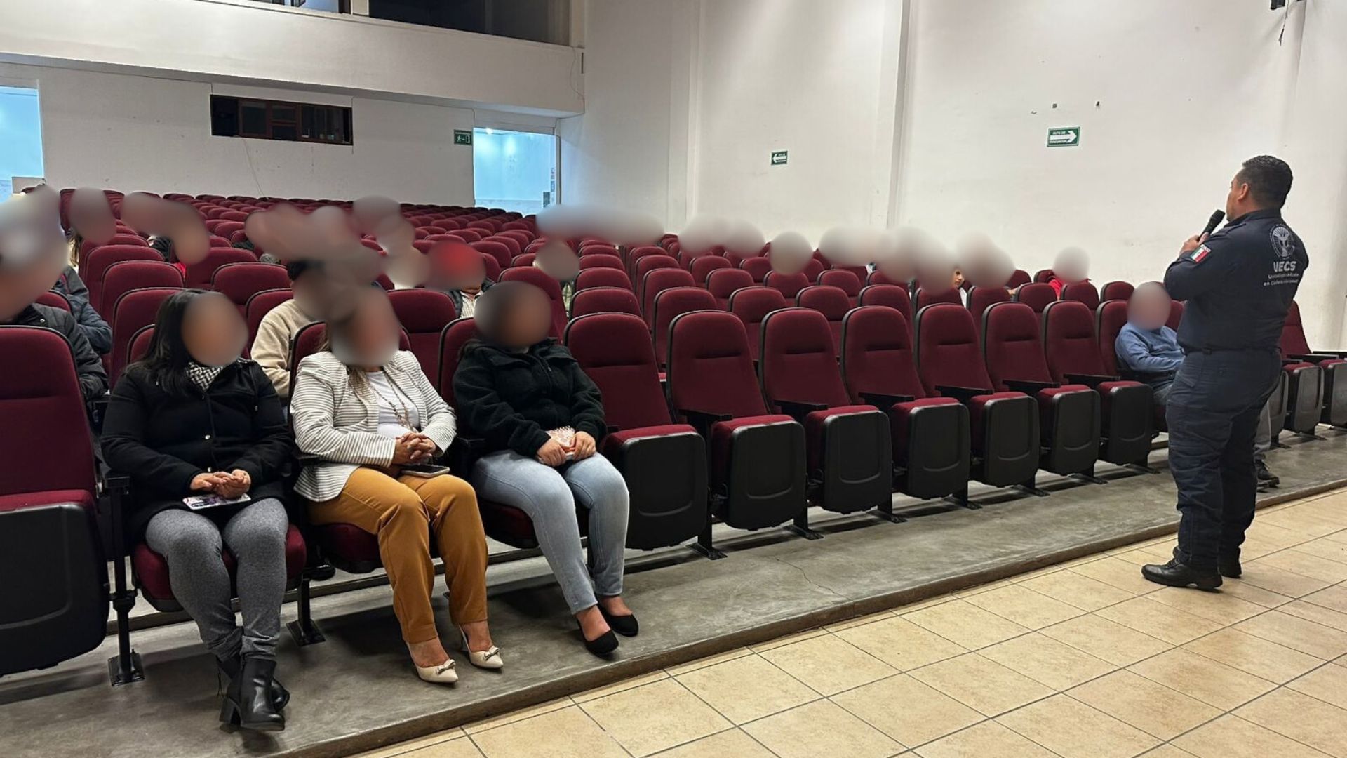 Imparte UECS plática relacionada con el engaño telefónico y extorsión