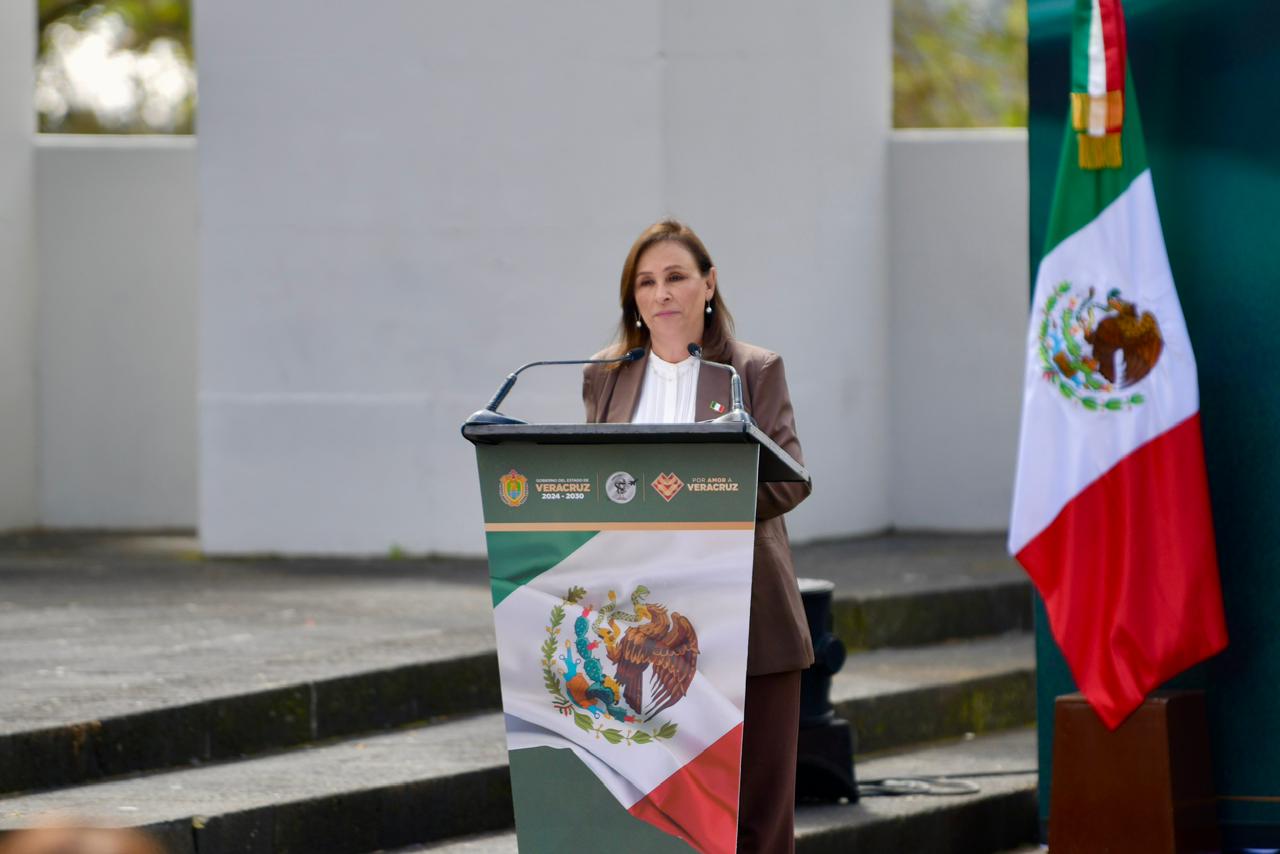 Conmemoran el Día de la Bandera en Xalapa con toma de protesta a escoltas