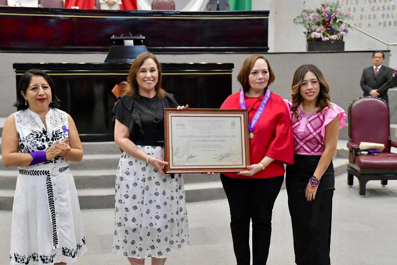 Asiste Fiscal General a la entrega del Premio Estatal a la Mujer Veracruzana 2026