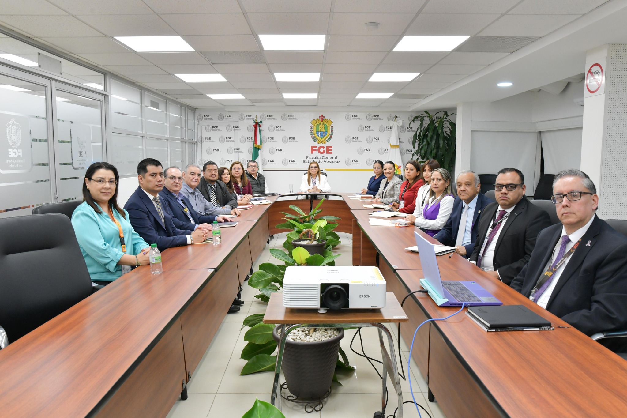 Fiscal General sostiene reunión de trabajo con mandos operativos