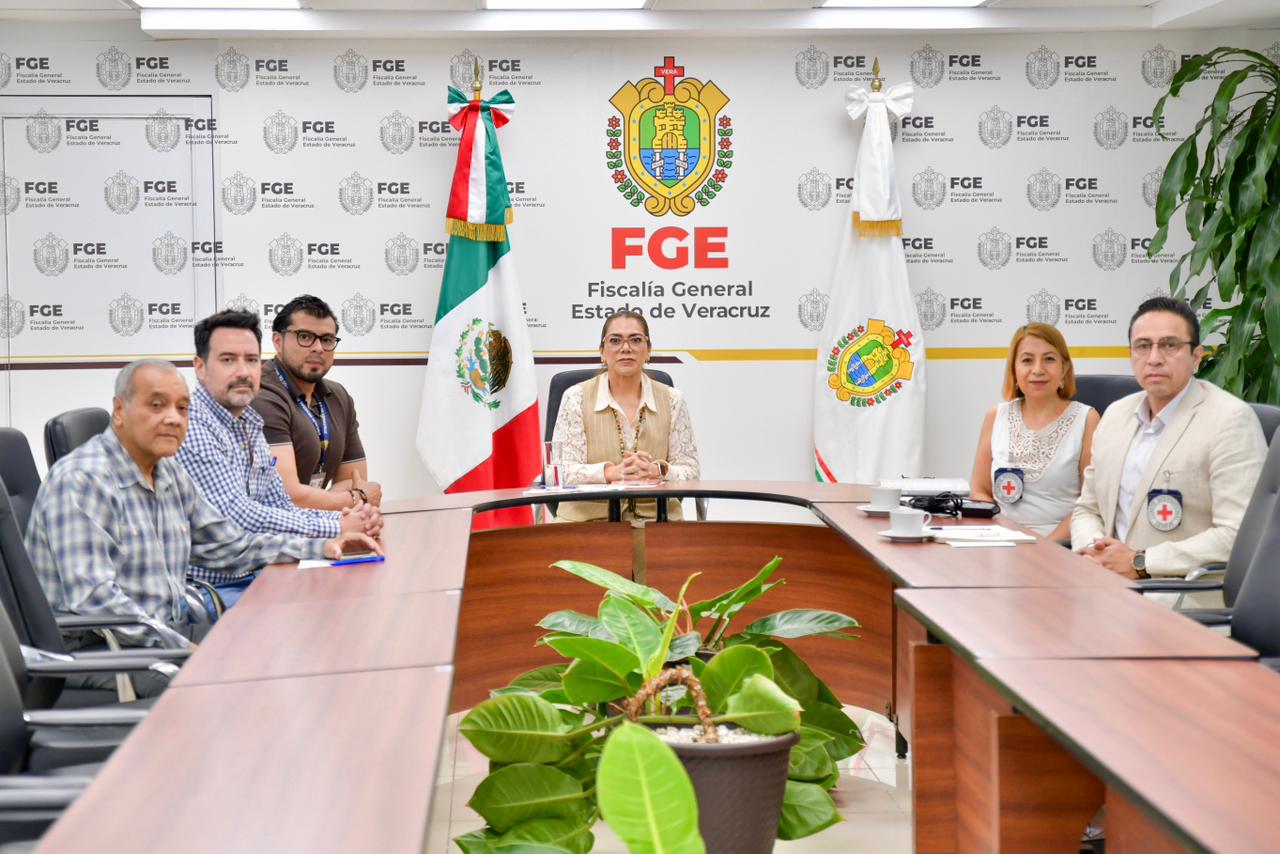 𝗙𝗶𝘀𝗰𝗮𝗹 𝗚𝗲𝗻𝗲𝗿𝗮𝗹 𝗳𝗼𝗿𝘁𝗮𝗹𝗲𝗰𝗲 𝗰𝗼𝗼𝗿𝗱𝗶𝗻𝗮𝗰𝗶𝗼́𝗻 𝗶𝗻𝘀𝘁𝗶𝘁𝘂𝗰𝗶𝗼𝗻𝗮𝗹 𝗰𝗼𝗻 𝗲𝗹 𝗖𝗼𝗺𝗶𝘁𝗲́ 𝗜𝗻𝘁𝗲𝗿𝗻𝗮𝗰𝗶𝗼𝗻𝗮𝗹 𝗱𝗲 𝗹𝗮 𝗖𝗿𝘂𝘇 𝗥𝗼𝗷𝗮