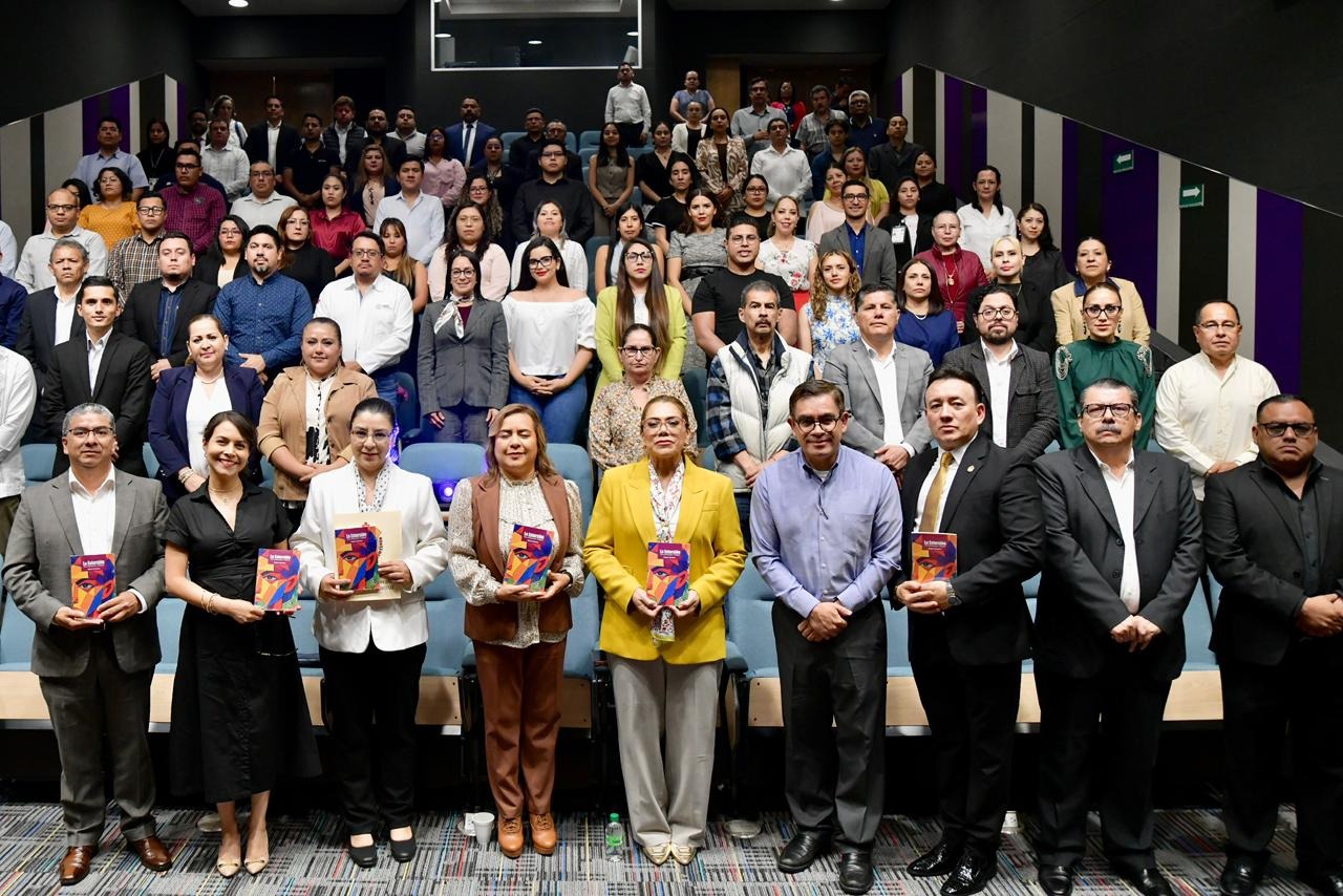 𝗙𝗶𝘀𝗰𝗮𝗹 𝗚𝗲𝗻𝗲𝗿𝗮𝗹 𝗲𝗻𝗰𝗮𝗯𝗲𝘇𝗮 𝗽𝗿𝗲𝘀𝗲𝗻𝘁𝗮𝗰𝗶𝗼́𝗻 𝗱𝗲𝗹 𝗹𝗶𝗯𝗿𝗼 “𝗟𝗮 𝗘𝘅𝘁𝗼𝗿𝘀𝗶𝗼́𝗻 (𝗣𝗮𝗿𝗮 𝗨𝗻 𝗗𝗲𝗿𝗲𝗰𝗵𝗼 𝗣𝗲𝗻𝗮𝗹 + 𝗜𝗻𝘁𝗲𝗹𝗶𝗴𝗲𝗻𝘁𝗲)”