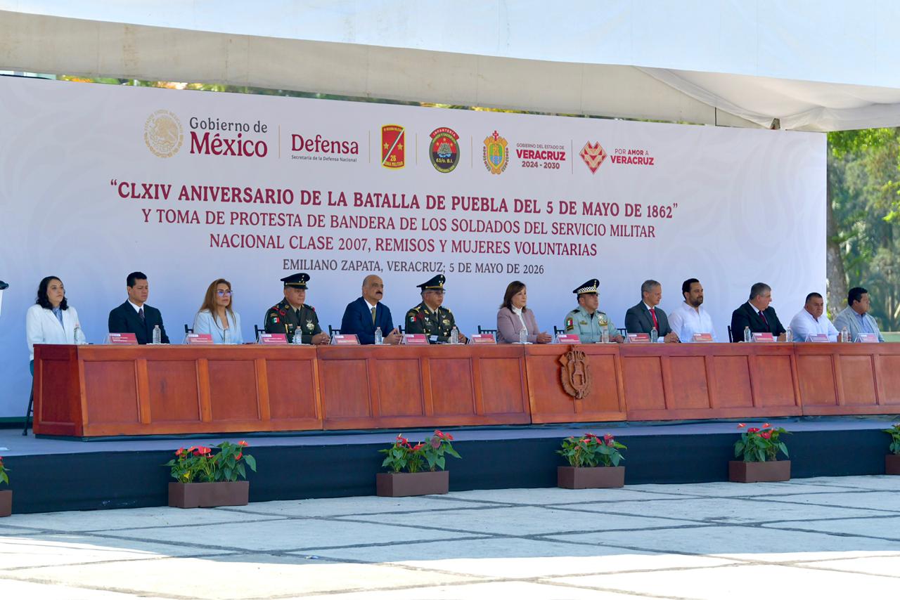 𝗙𝗶𝘀𝗰𝗮𝗹 𝗚𝗲𝗻𝗲𝗿𝗮𝗹 𝗮𝘀𝗶𝘀𝘁𝗲 𝗮 𝗰𝗲𝗿𝗲𝗺𝗼𝗻𝗶𝗮 𝗱𝗲𝗹 𝟱 𝗱𝗲 𝗺𝗮𝘆𝗼 𝘆 𝗽𝗿𝗼𝘁𝗲𝘀𝘁𝗮 𝗱𝗲 𝗹𝗮 𝗰𝗹𝗮𝘀𝗲 𝟮𝟬𝟬𝟳