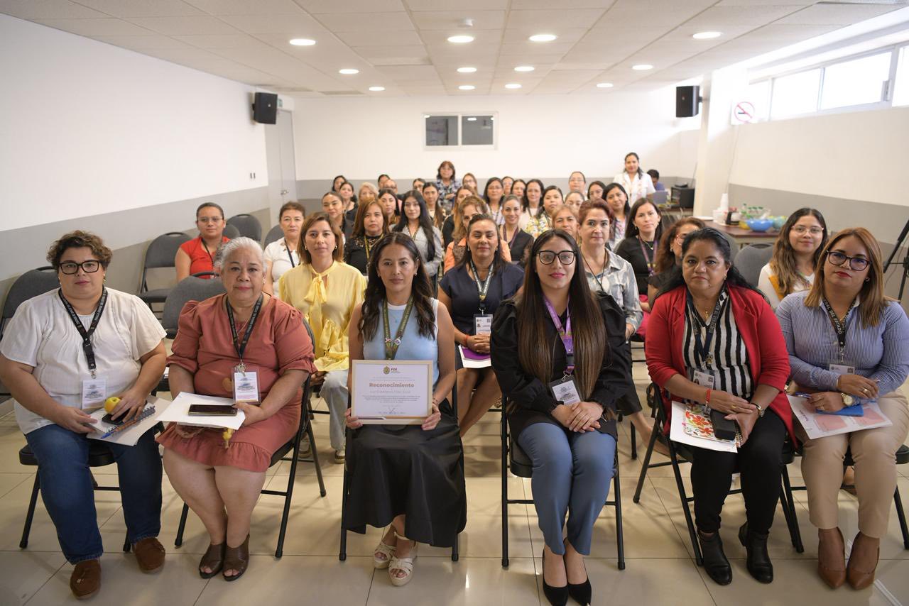 𝗣𝗿𝗼𝗺𝘂𝗲𝘃𝗲𝗻 𝗯𝗶𝗲𝗻𝗲𝘀𝘁𝗮𝗿 𝗲𝗺𝗼𝗰𝗶𝗼𝗻𝗮𝗹 𝘆 𝗽𝗲𝗿𝘀𝗽𝗲𝗰𝘁𝗶𝘃𝗮 𝗱𝗲 𝗴𝗲́𝗻𝗲𝗿𝗼 𝗲𝗻 𝗯𝗲𝗻𝗲𝗳𝗶𝗰𝗶𝗼 𝗱𝗲 𝗺𝗮𝗱𝗿𝗲𝘀 𝘀𝗲𝗿𝘃𝗶𝗱𝗼𝗿𝗮𝘀 𝗽𝘂́𝗯𝗹𝗶𝗰𝗮𝘀