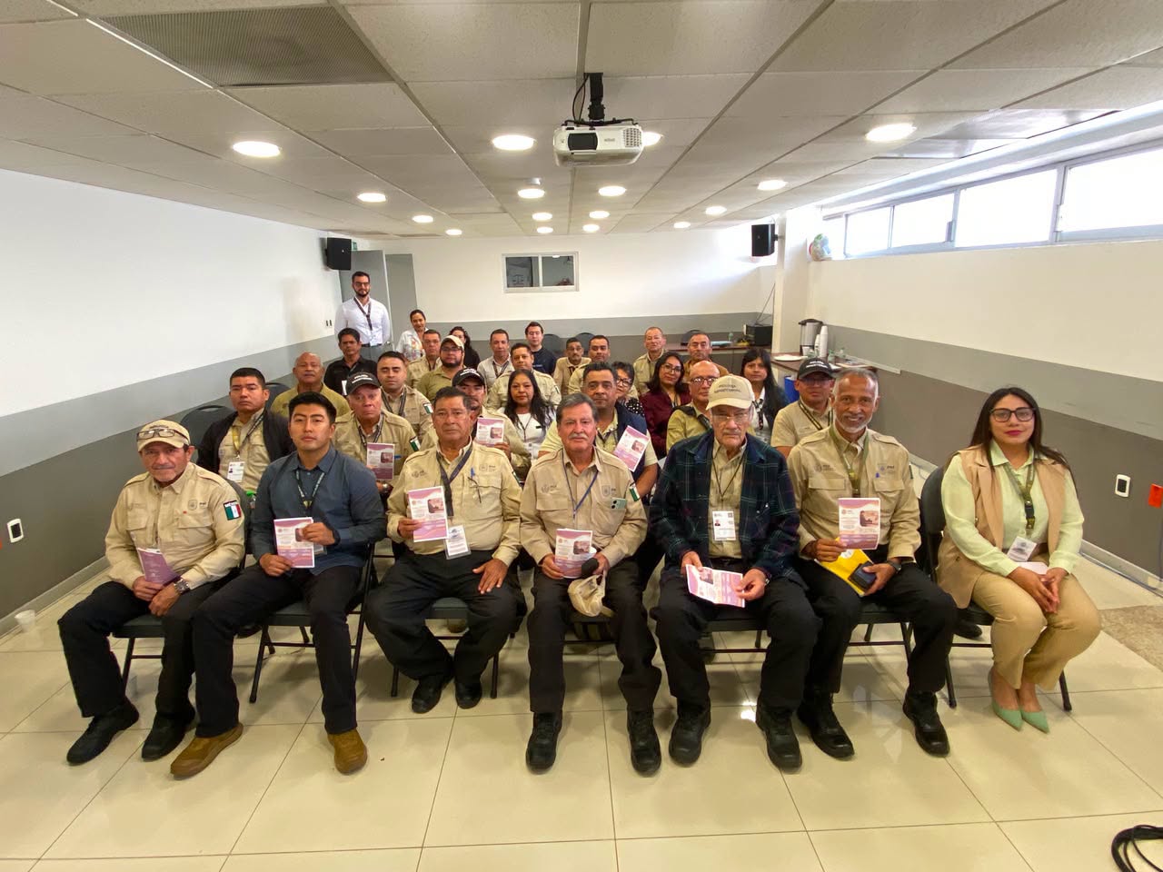 𝗣𝗲𝗿𝘀𝗼𝗻𝗮𝗹 𝗱𝗲 𝗦𝗲𝗴𝘂𝗿𝗶𝗱𝗮𝗱 𝗙𝗶́𝘀𝗶𝗰𝗮 𝗱𝗲 𝗹𝗮 𝗙𝗚𝗘 𝗩𝗲𝗿𝗮𝗰𝗿𝘂𝘇 𝗳𝗼𝗿𝘁𝗮𝗹𝗲𝗰𝗲 𝗰𝗮𝗽𝗮𝗰𝗶𝗱𝗮𝗱𝗲𝘀 𝗽𝗮𝗿𝗮 𝘂𝗻𝗮 𝗮𝘁𝗲𝗻𝗰𝗶𝗼́𝗻 𝗱𝗶𝗴𝗻𝗮, 𝘀𝗲𝗴𝘂𝗿𝗮 𝗲 𝗶𝗻𝗰𝗹𝘂𝘆𝗲𝗻𝘁𝗲