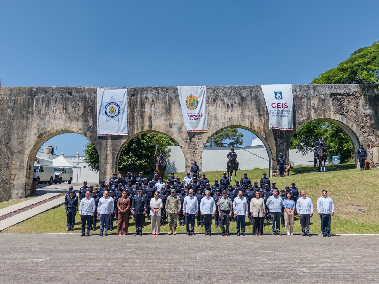 𝗔𝘀𝗶𝘀𝘁𝗲 𝗙𝗶𝘀𝗰𝗮𝗹 𝗚𝗲𝗻𝗲𝗿𝗮𝗹 𝗮 𝗰𝗲𝗿𝗲𝗺𝗼𝗻𝗶𝗮 𝗱𝗲 𝗴𝗿𝗮𝗱𝘂𝗮𝗰𝗶𝗼́𝗻 𝗱𝗲 𝟰𝟵 𝗽𝗼𝗹𝗶𝗰𝗶́𝗮𝘀 𝗱𝗲 𝗽𝗿𝗼𝘅𝗶𝗺𝗶𝗱𝗮𝗱 𝗱𝗲 𝗦𝗦𝗣 𝗩𝗲𝗿𝗮𝗰𝗿𝘂𝘇