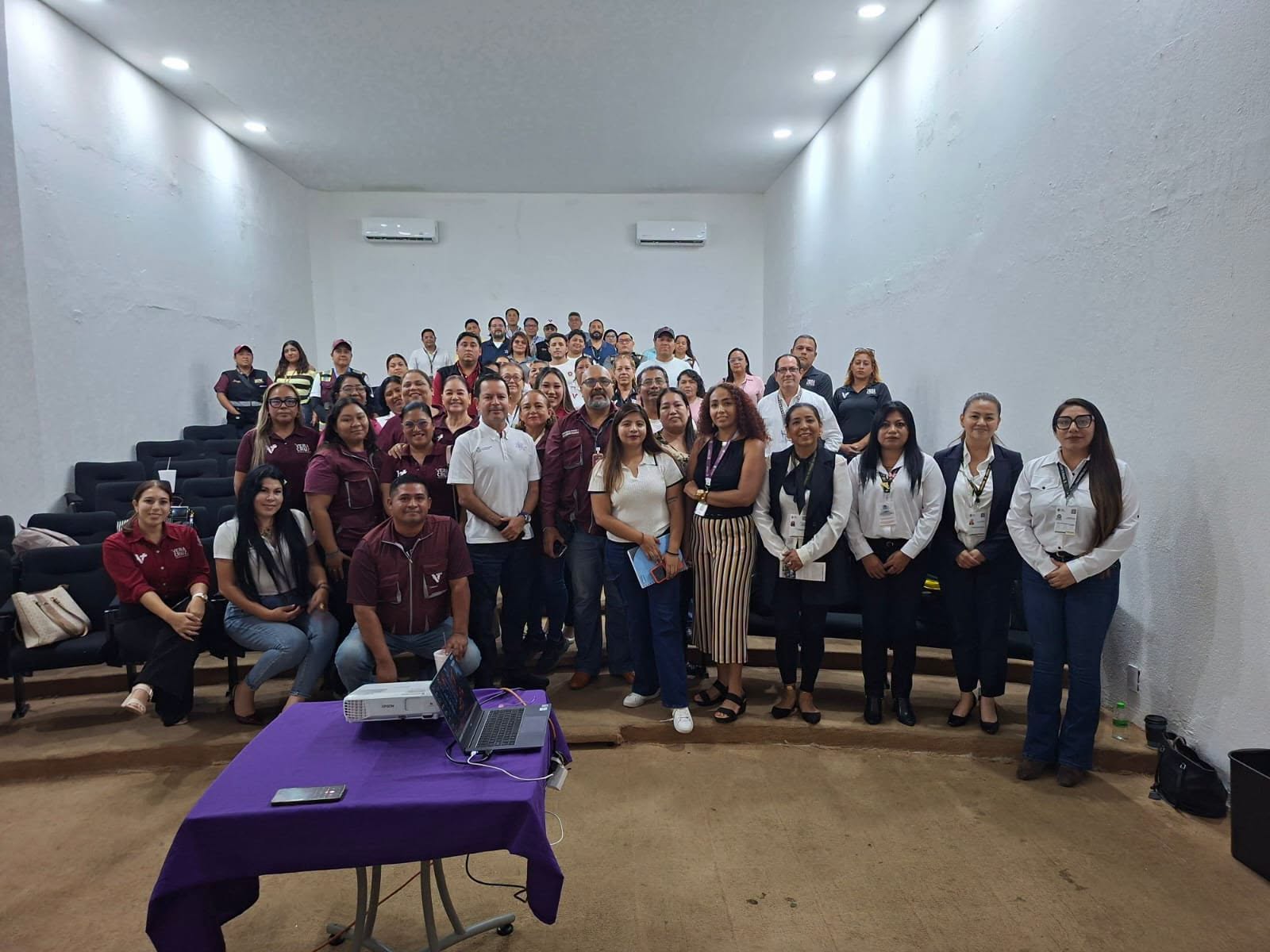 𝗖𝗮𝗽𝗮𝗰𝗶𝘁𝗮𝗻 𝗮 𝘀𝗲𝗿𝘃𝗶𝗱𝗼𝗿𝗮𝘀 𝘆 𝘀𝗲𝗿𝘃𝗶𝗱𝗼𝗿𝗲𝘀 𝗽𝘂́𝗯𝗹𝗶𝗰𝗼𝘀 𝗱𝗲 𝗩𝗲𝗿𝗮𝗰𝗿𝘂𝘇 𝗲𝗻 𝗽𝗿𝗲𝘃𝗲𝗻𝗰𝗶𝗼́𝗻 𝗱𝗲𝗹 𝗱𝗲𝗹𝗶𝘁𝗼 𝘆 𝗽𝗿𝗼𝘁𝗼𝗰𝗼𝗹𝗼𝘀 𝗱𝗲 𝘃𝗶𝗼𝗹𝗲𝗻𝗰𝗶𝗮