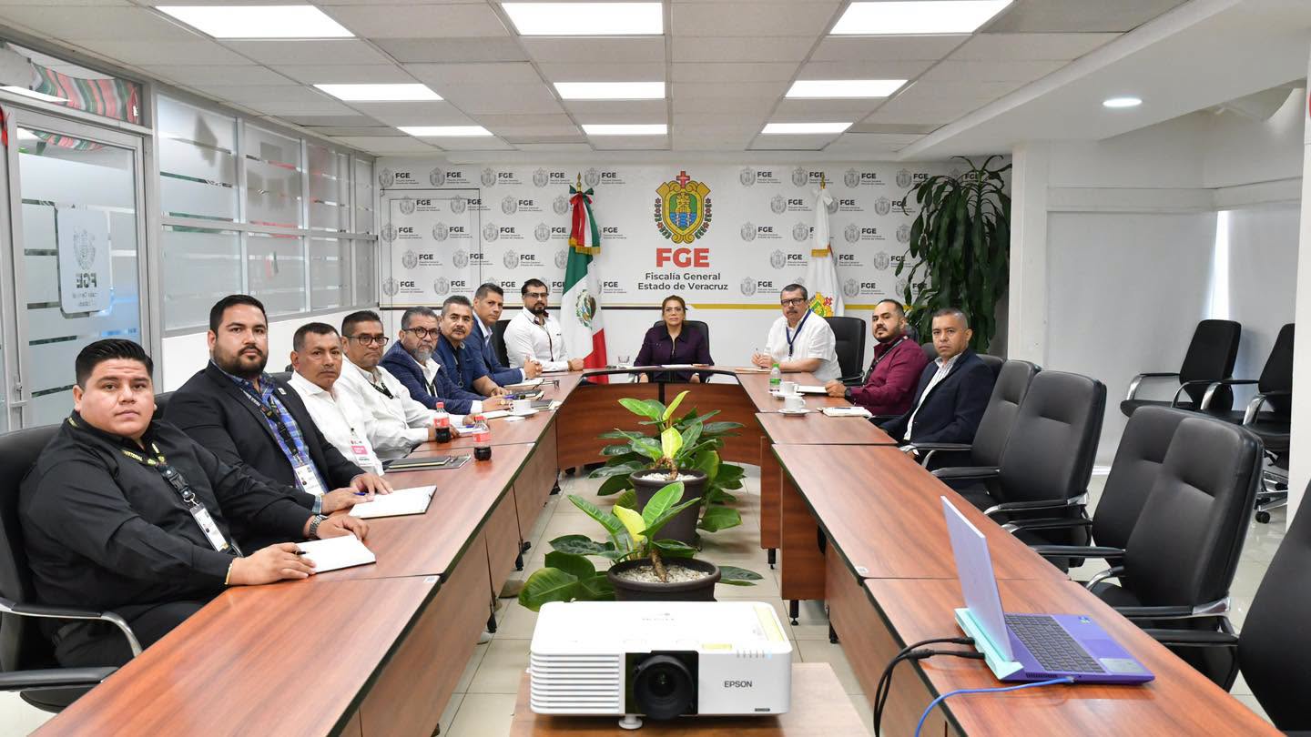𝗙𝗶𝘀𝗰𝗮𝗹 𝗚𝗲𝗻𝗲𝗿𝗮𝗹 𝗲𝗻𝗰𝗮𝗯𝗲𝘇𝗮 𝗿𝗲𝘂𝗻𝗶𝗼́𝗻 𝗰𝗼𝗻 𝗱𝗲𝗹𝗲𝗴𝗮𝗱𝗼𝘀 𝗱𝗲 𝗹𝗮 𝗣𝗼𝗹𝗶𝗰𝗶́𝗮 𝗠𝗶𝗻𝗶𝘀𝘁𝗲𝗿𝗶𝗮𝗹